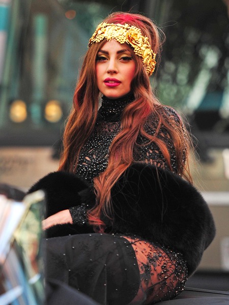 FFN_Gaga_Lady_AAR_091312_50885616