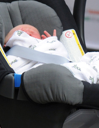 Royal-Baby-Swaddle-2