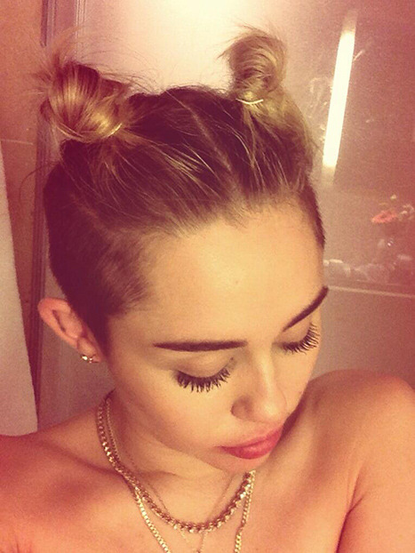 Miley Cyrus Strikes Again Takes Naked Selfie In The Shower ExtraTV Com