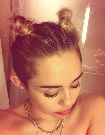 1384100624_miley-cyrus-shower_1