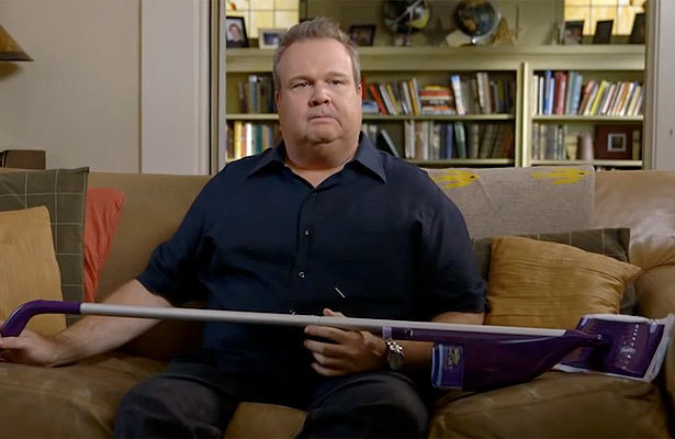 'Modern Family's' Eric Stonestreet Tries to Keep His Place Clean When Mom Visits