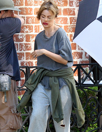 Pic! Sofia Vergara's Shocking Look on the Set of 'Modern Family'