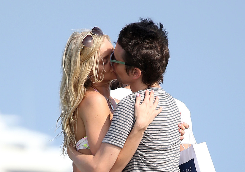 Matt Bellamy & New GF Elle Evans Pack on the PDA in Saint-Tropez