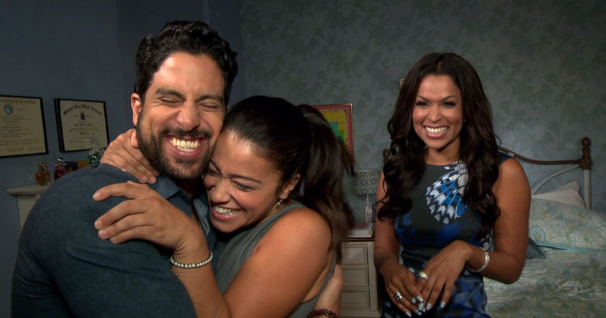 Adam Rodríguez Crashes Gina Rodriguez's 'Extra'