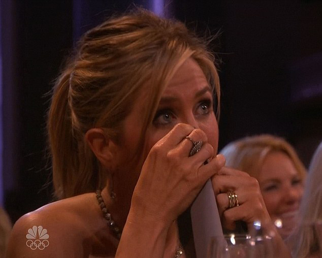 jennifer-aniston-crying