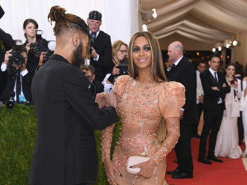 Stylist Ty Hunter Dishes On Beyoncé S Met Gala Givenchy Dress Stylist Ty Hunter Dishes On Beyoncé S Met Gala Givenchy Dress Extratv