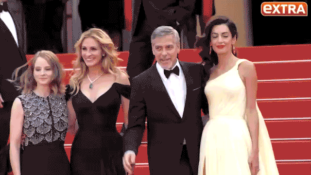 051216_extra_julia_barefoot_cannes
