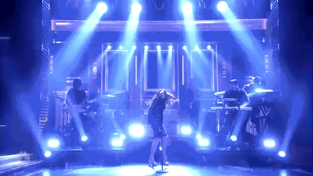 meghan_falls_fallon