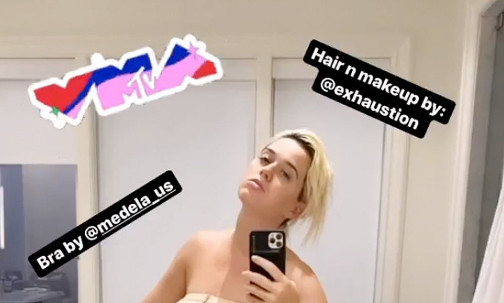 Katy Perry Bares Post-Baby Body in Bra and Underwear 4 Days After Giving Birth - Katy Perry Bares Post-Baby Body in Bra and Underwear 4 Days After Giving Birth