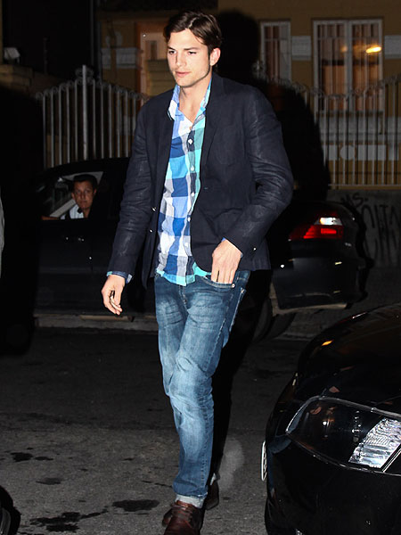 Ashton arrives to a party in Brazil/SplashNews ashton-kutcher.jpg
