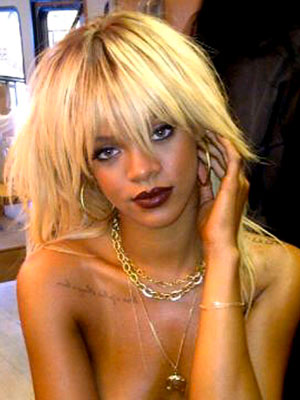 Lockerz/Rihanna rihanna.jpg