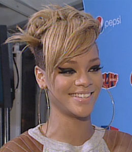 Extra Rihanna tells 'Extra' she wants to try acting!