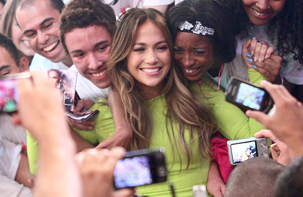 Splash News jennifer-lopez-fans.jpg