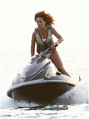 Fame Pictures/Rihanna rihanna-poll.jpg