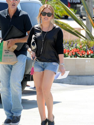 Fame Pictures hilary-duff-poll.jpg