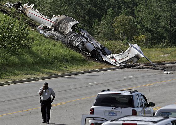 AP Photo/Brett Flashnick 0920crash.jpg
