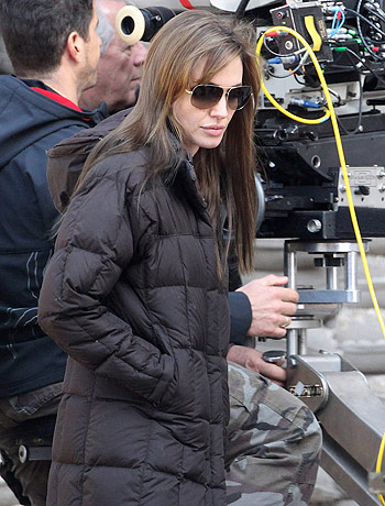 FP_5885518_ANG_Jolie_Pitt_101310.jpg