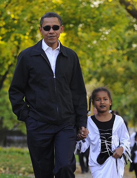 Getty Images 1102obamahalloween.jpg