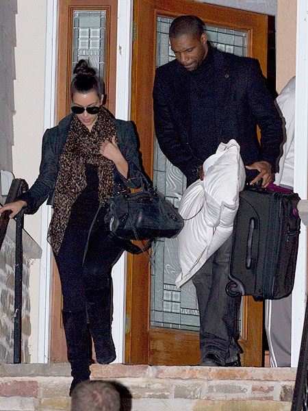 Splash News/Kim leaving Kris' house kim-kris-house.jpg