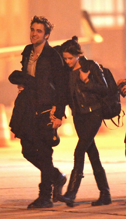 X17Online.com Robert Pattinson Kristen Stewart