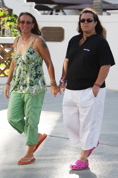 Splash News Rosie O'Donnell spotted holding hands with Tracy Kachtick-Anders