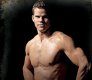 Kris Humphries Won't Lose His Shirt in Las Vegas ExtraTV