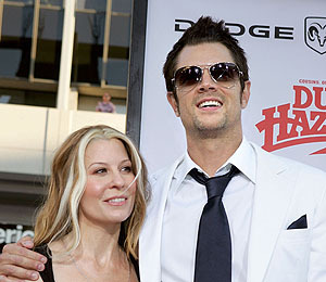 Johnny Knoxville's Divorce Finalized ExtraTV