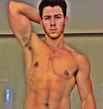 Pic! Nick Jonas Posts Sexy Six-Pack Selfie | ExtraTV.com
