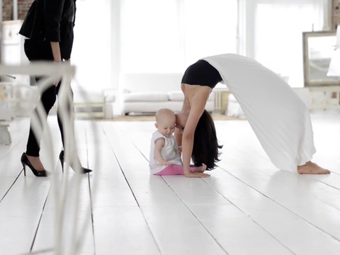 Hilaria Baldwin's Mind-Bending Pose for Yoga Journal ...
