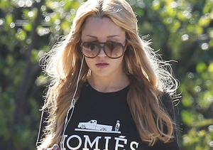 Amanda Bynes Tweets Shocking Abuse Allegations Against Father, Then Blames Microchip