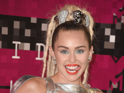 Unreal Stage Drops and Truth Bombs as Miley Unleashes Her Wildest Tour Speech