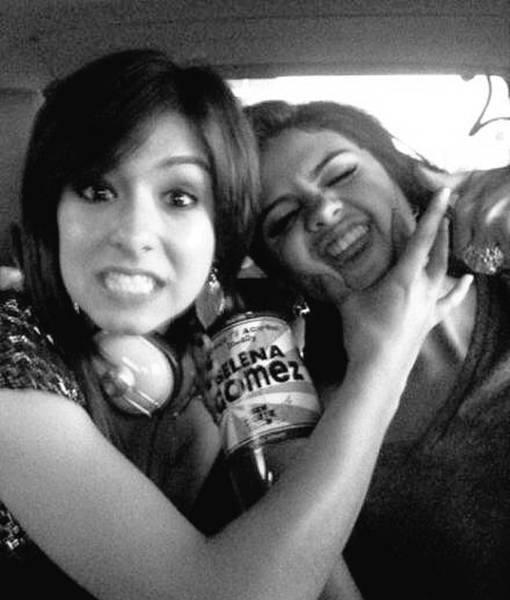 selena-gomez-christina-grimmie-0165562c-ba26-4d08-907b-b6aa60ac393f