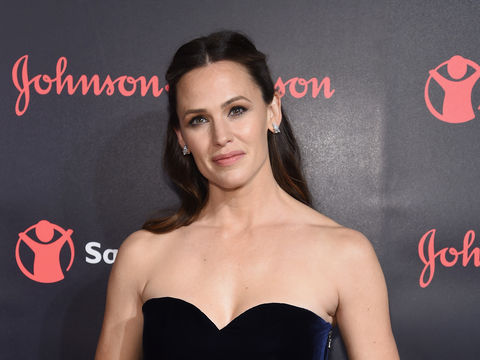 Rumor Bust! Jennifer Garner is NOT Dating Anyone New
