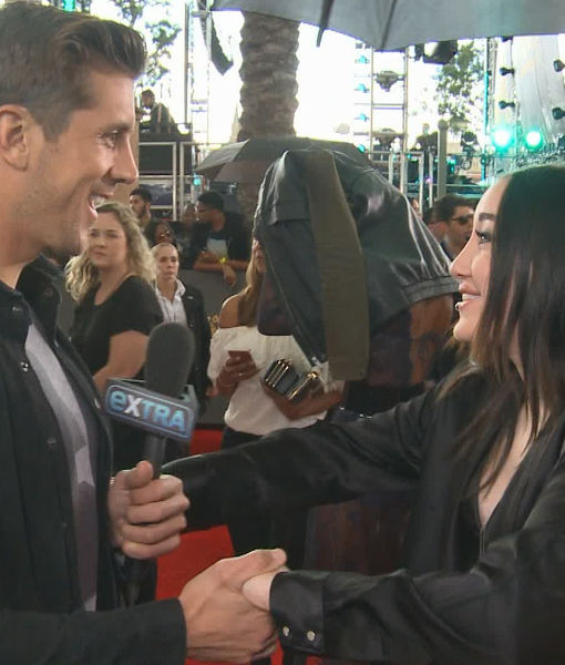 Watch Noah Cyrus Fangirl Over Jordan Rodgers at the MTV Movie & TV Awards