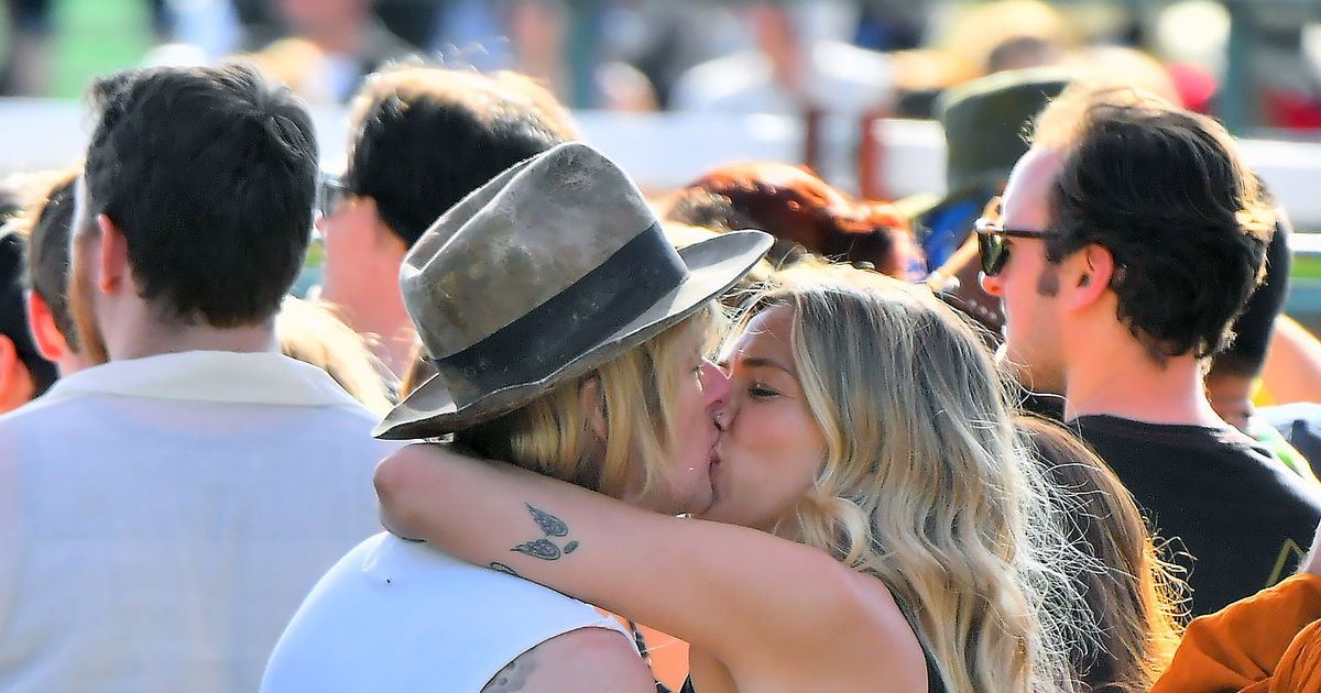 pics lisa marie presley s ex spied kissing new gf extratv com