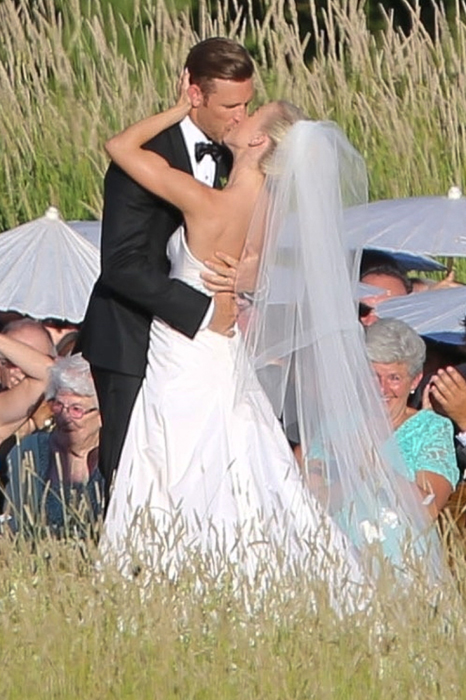 julianne-hough-backgrid-exl-2