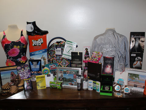 Win It! Teen Choice Awards Prize Pack (1 of 2)
