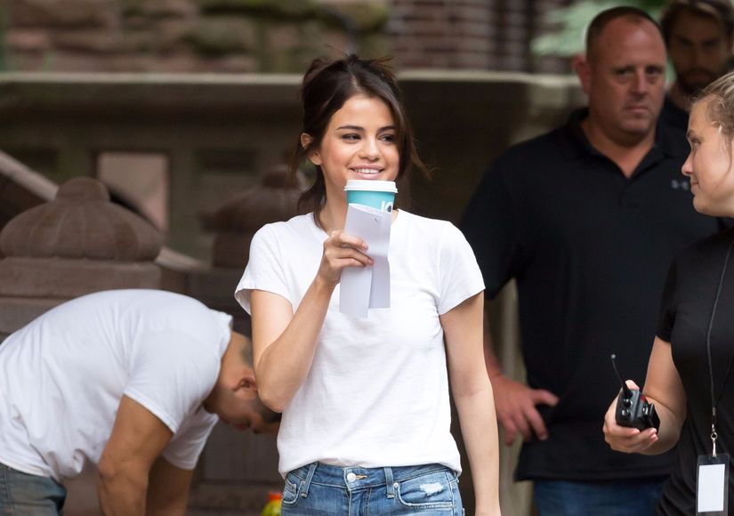 selena-gomez-backgrid