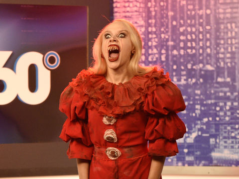 Watch Kate McKinnon's Kellywise Eat Up Attention on 'SNL' | ExtraTV.com