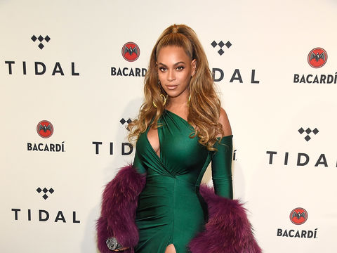 Pic! Beyoncé Spotted Shopping at Target -- Chrissy Teigen's Priceless Reaction