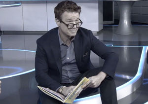 Billy Closes the Show with Story Time on the &lsquo;Extra&rsquo; Set