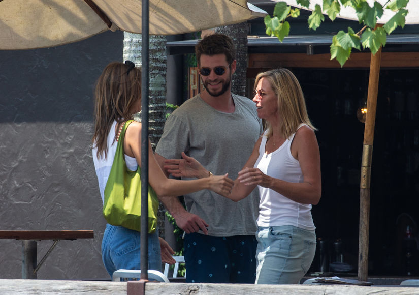 liam-hemsworth-gabriella-brooks-splash11508