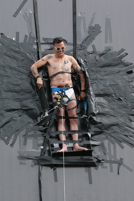 steve-o-backgrid-2
