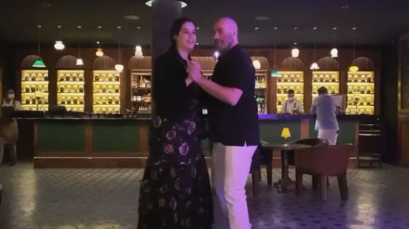 John-Travolta-Ella