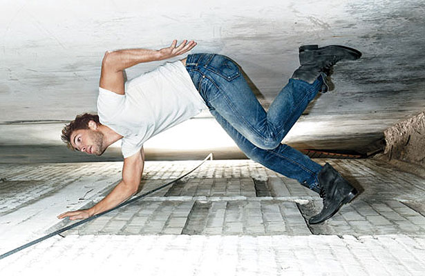 Men's Health taylor-kitsch2.jpg